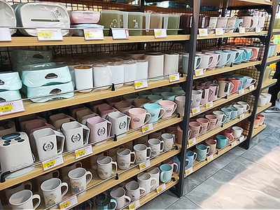 &ldquo;生活日用品、學習用品、小電子產品,地鐵口小商品店應有盡有!&rdquo;